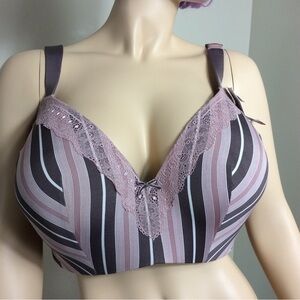 NWT Cacique lightly lined t-shirt bra. Purple striped. Size 46DDD